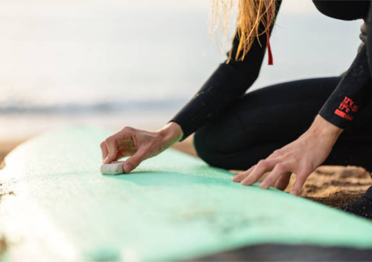 Waxer sa planche de surf